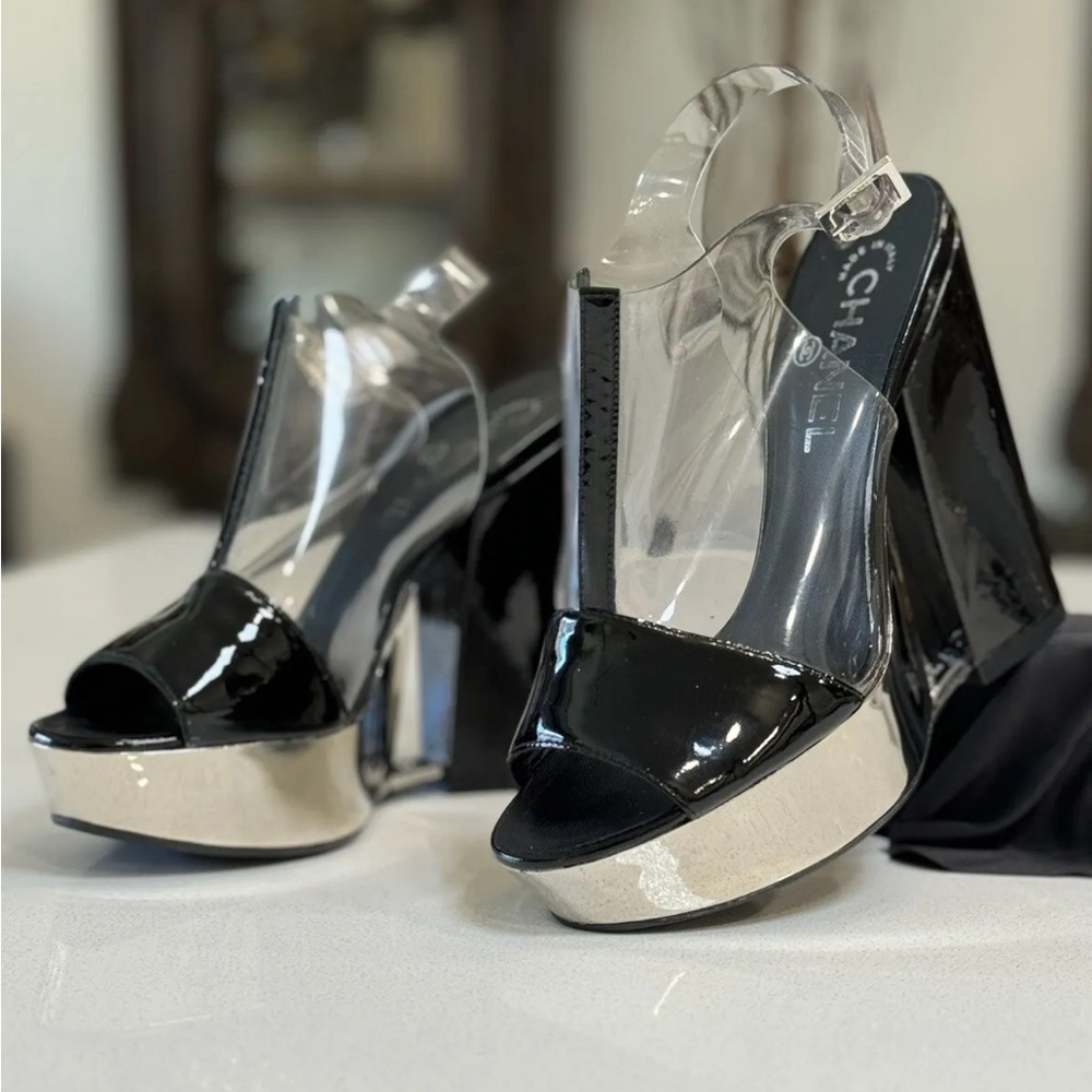 Auth CHANEL - Black Silver Vinyl Patent Leather Women's Sandals 36